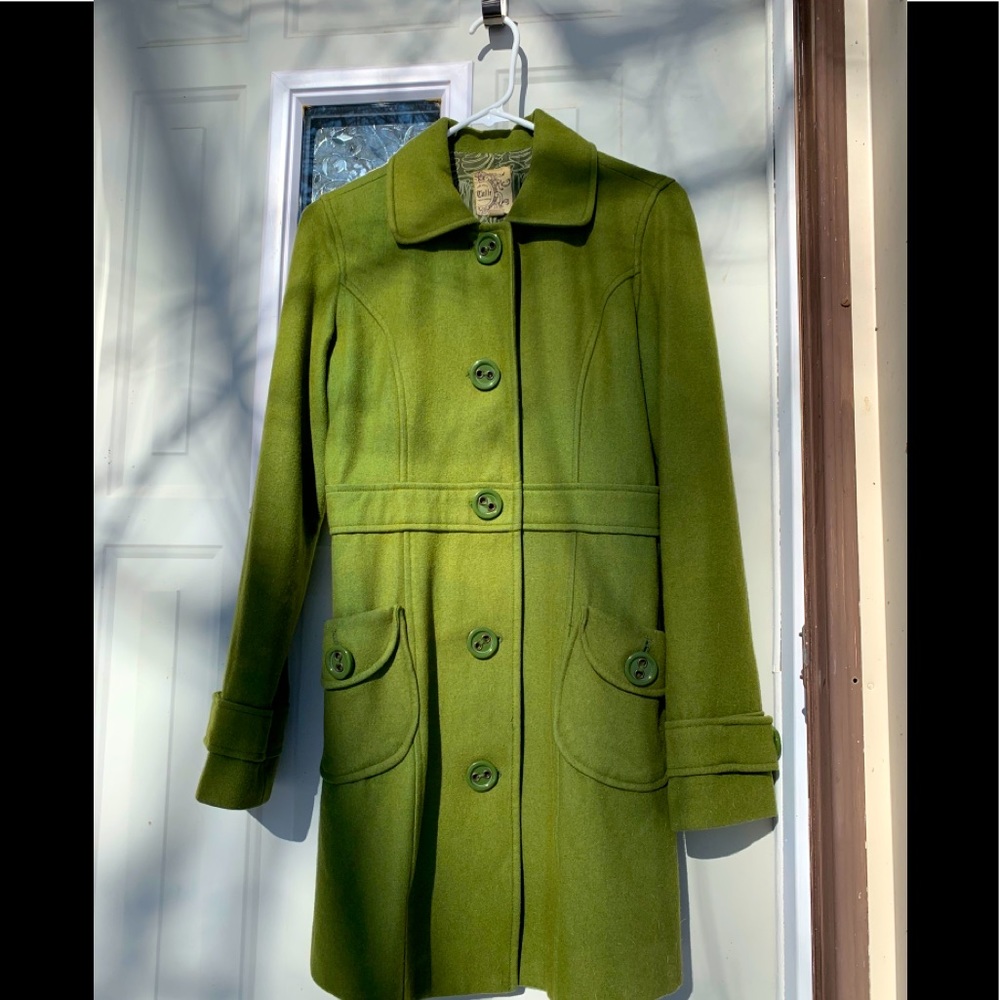 Green pea coat